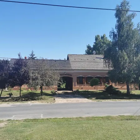 Дом отдыха Katica Vendeghaz - Ladybird